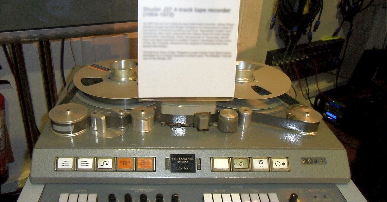 [Free Column] With 4 lines, The Beatles cast a spell — Swiss recording ...