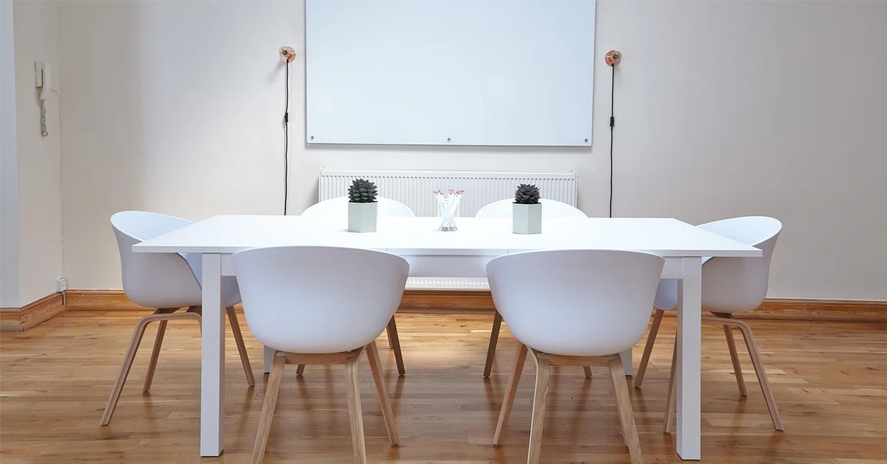 [Masterpiece Chair] Rooms that suit Eames shell chairs, and affordable ...