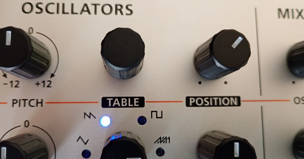 Roland GAIA 2: Selecting the basic waveform of OSC1's WAVETABLE to ...