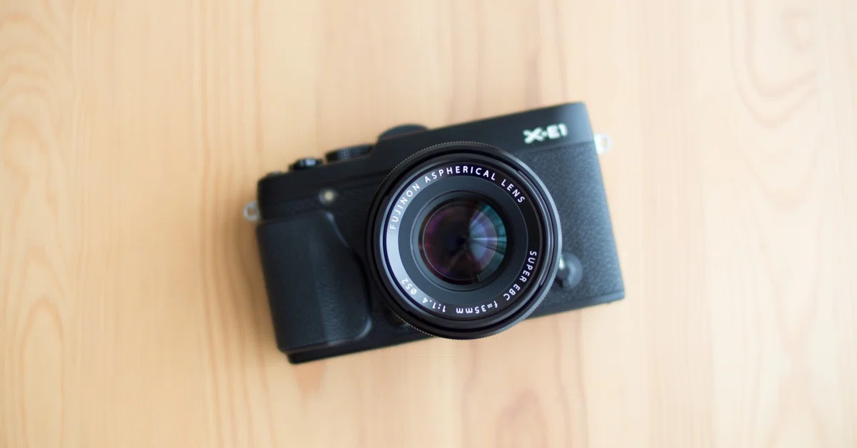 Amazon.co.jp: FUJIFILM ミラーレス一眼 X-E1 ボディ ブラック FX-X 