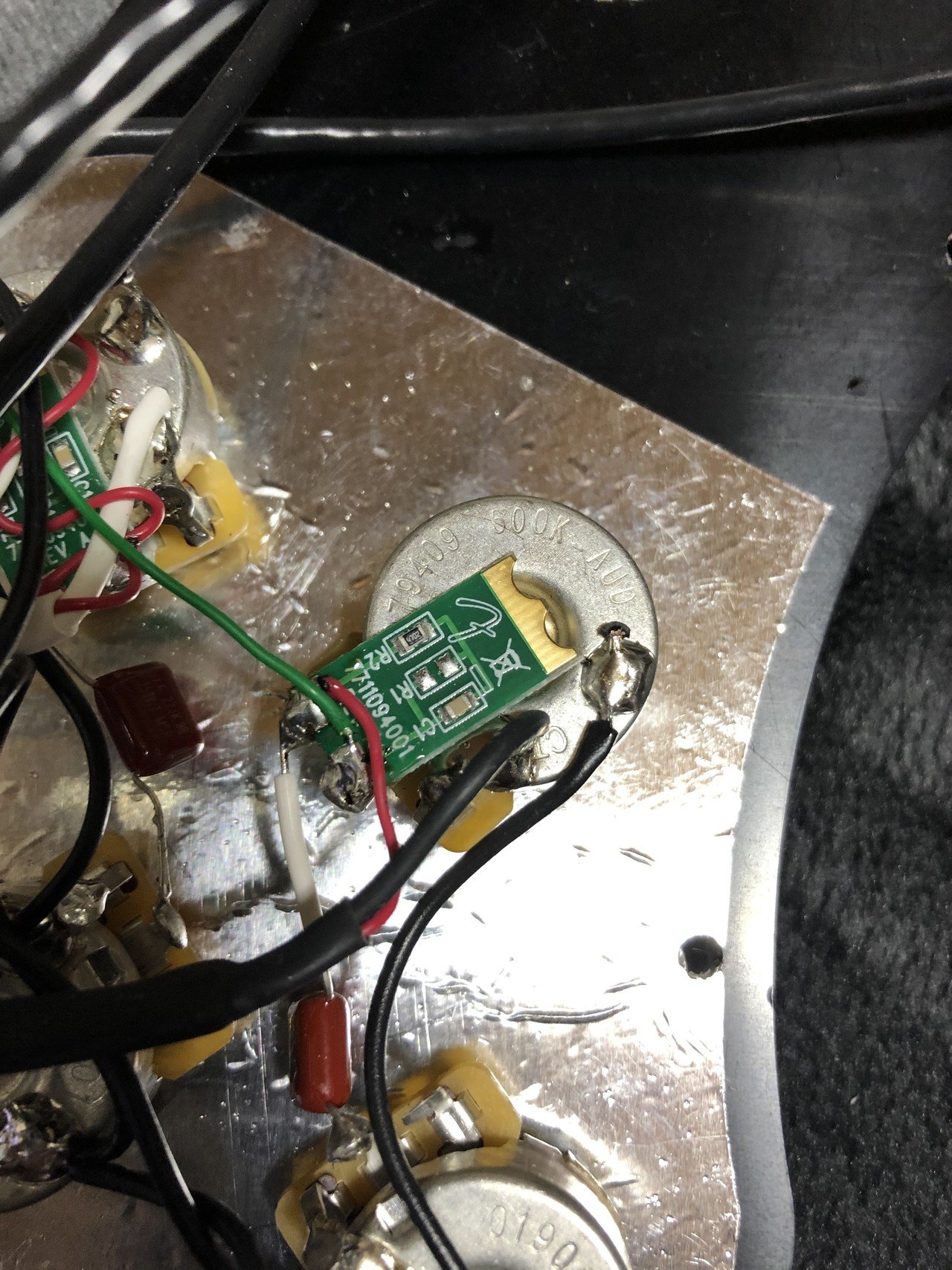 Fender 2020 Player LEAD3のピックアップ＆ピックガード交換｜田村六蔵