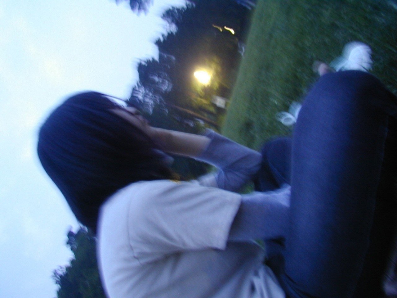 抜けない棘をしのばせろ あなたがこれまで生きてきたなかで どうしても抜けない棘があるでしょう あなたがこれまで過ごしてきた経験のなかでどうしても 抜けない棘があるでしょう それは痛いかな それは嬉しさ 荒木スミシ 仮称 Note