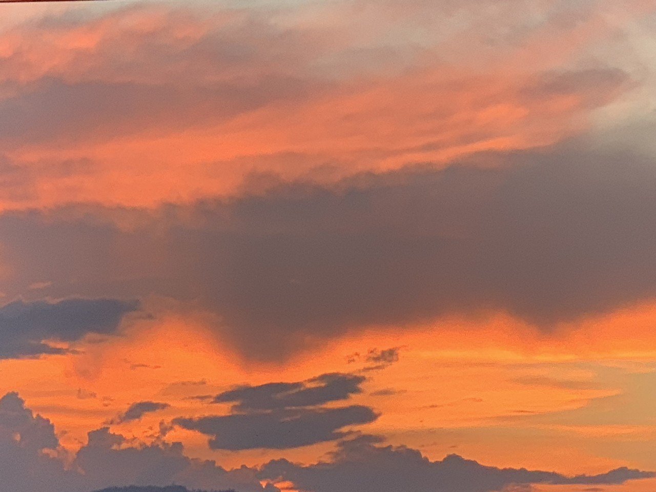 雷雨からの夕焼けでした Bump Of Chichenの 真っ赤な空を見ただろうか を思い出すような素敵な夕焼けでした 息のつまる状況ですが 溜め息の訳を聞いてみても 自分のじゃないからわからない と みときち Note 雷雨からの夕焼けでした Bump Of Chichenの 真っ赤な空を見ただろうか を思い出すような素敵な夕焼けでした 息のつまる状況ですが 溜め息の訳を聞いてみても 自分のじゃないからわからない と みときち Note