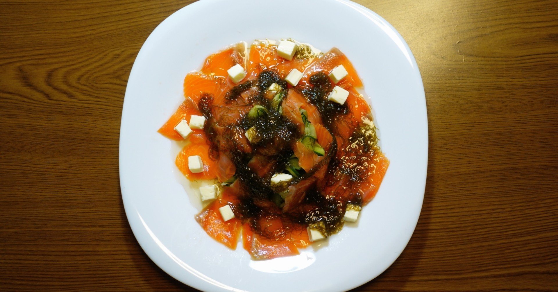 リボンきゅうりとスモークサーモンの糸もずくがけ ハラダコオジ Note リボンきゅうりとスモークサーモンの糸もずくがけ ハラダコオジ Note