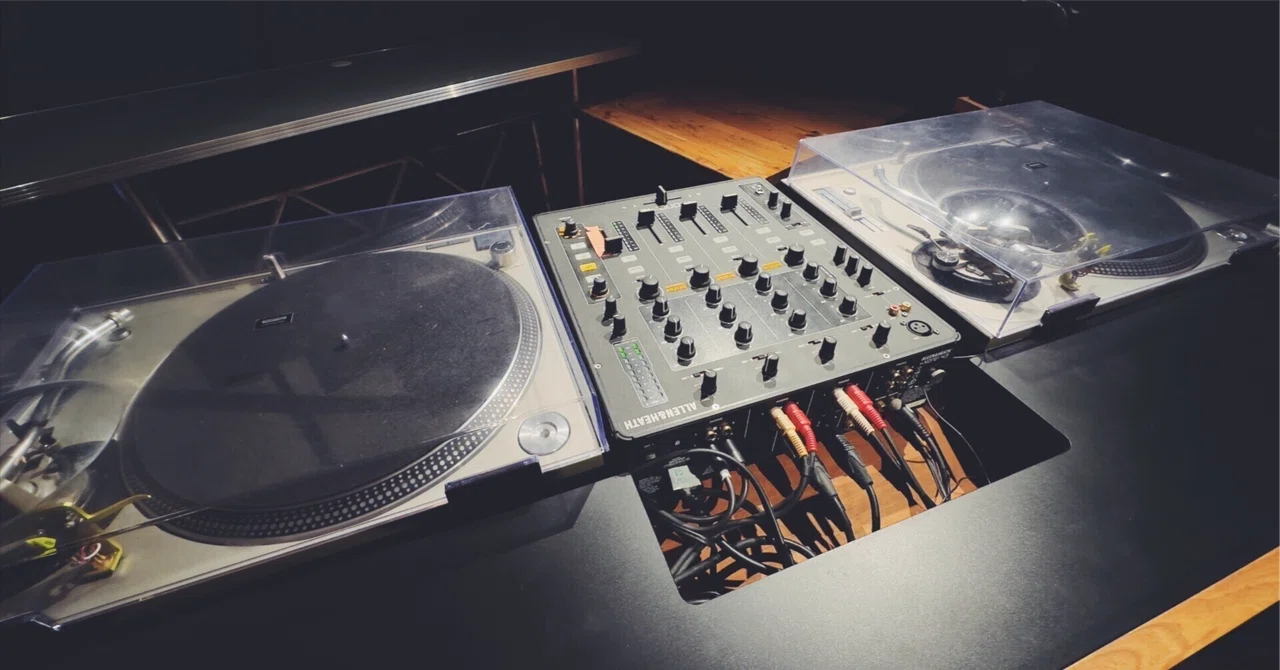 DDJ-FLX4 Week 3 | The BPM matches, but it sounds wrong when I mix. A 1 ...