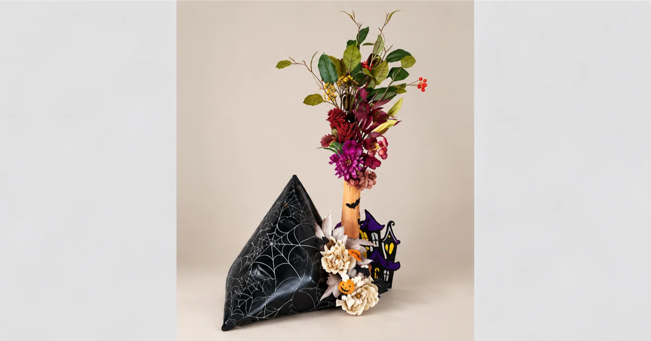 Autumn flowers burst from a spider web! A slightly mysterious Halloween ...