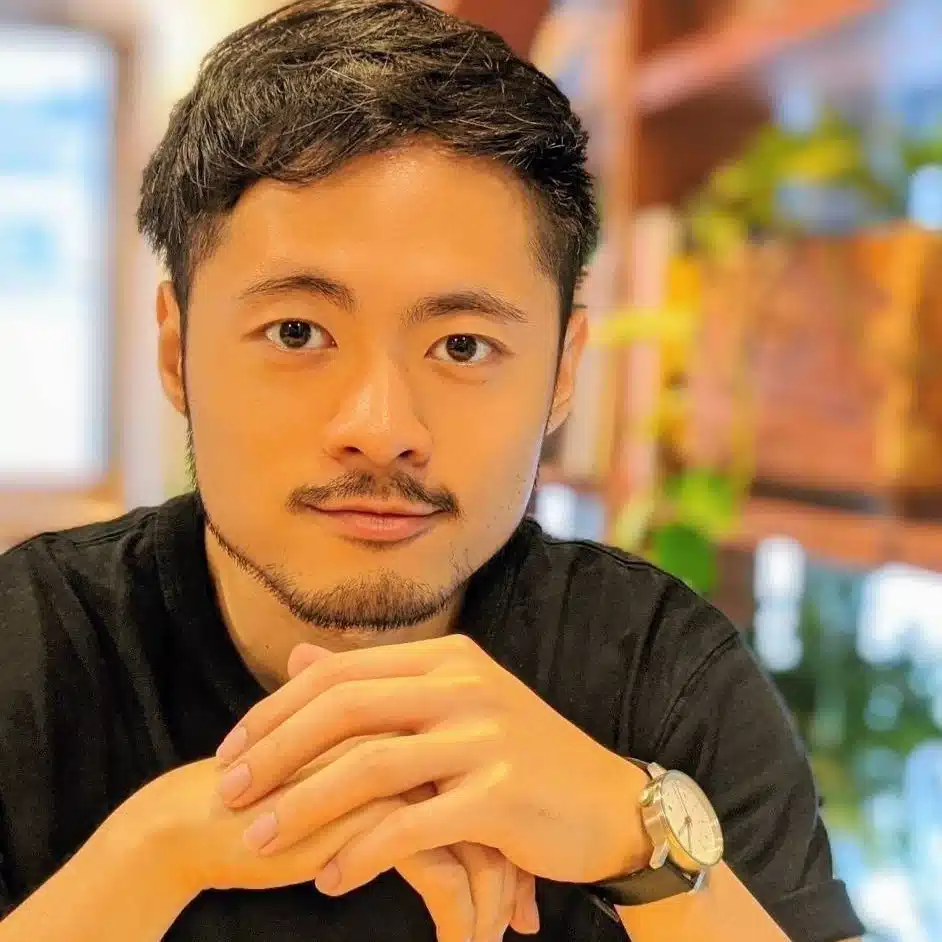 張 孜翔 | 32歳元起業家バツイチ実家ニート