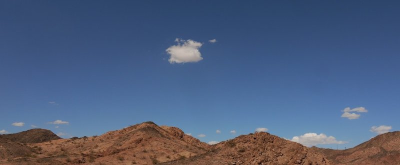 砂漠に浮かぶ雲は何のためにあるのだろう