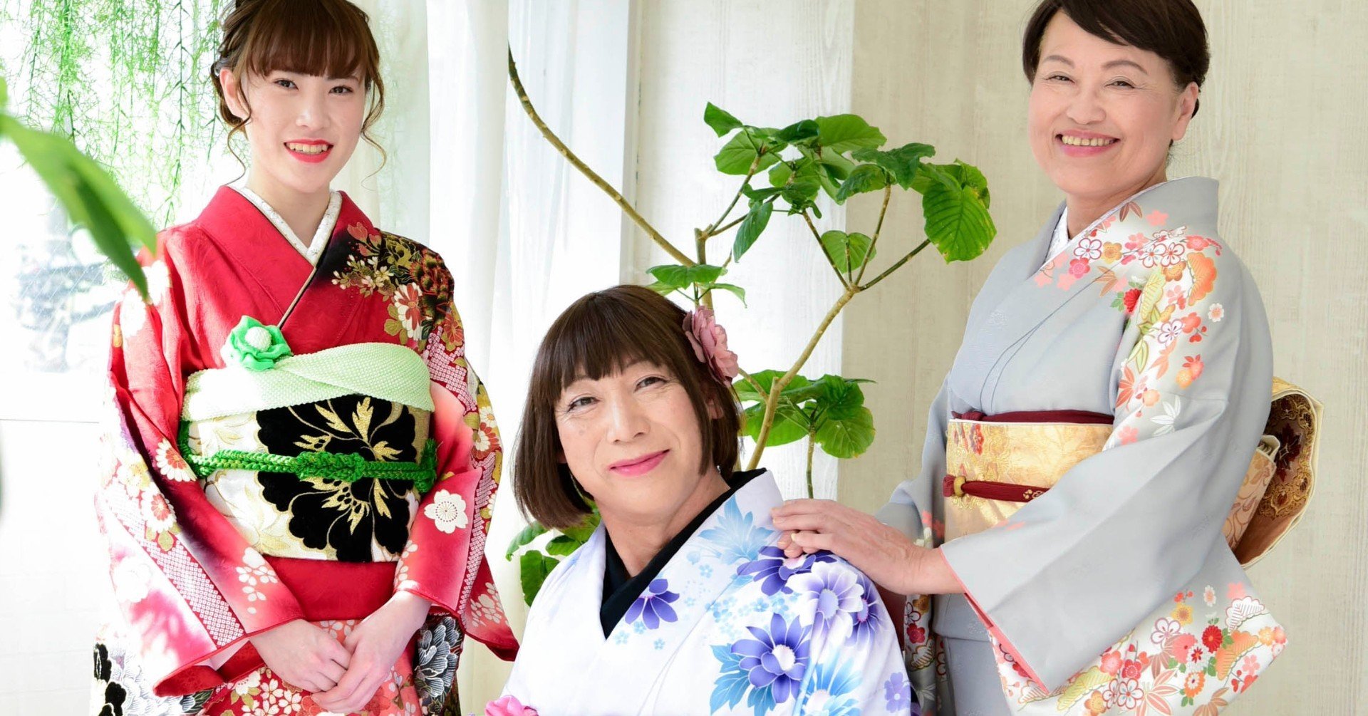 おじいちゃんの夢は孫娘との振袖女装 一世一代の家族写真 Naoko Tachibana Note おじいちゃんの夢は孫娘との振袖女装 一世一代の家族写真 Naoko Tachibana Note