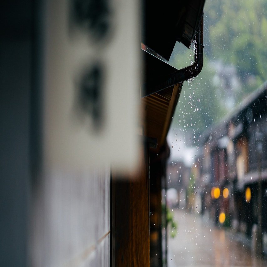 雨の日 金沢の茶屋街にて 吉岡栄一 Note