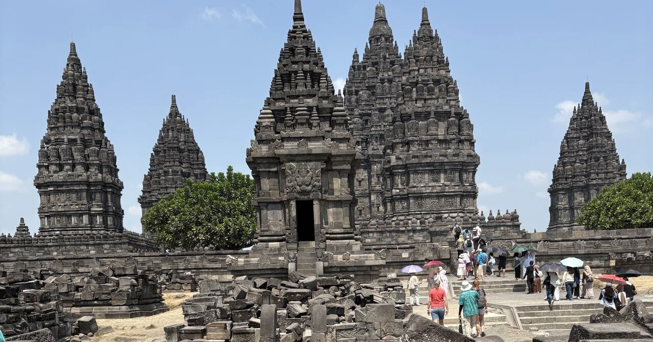 ジョグジャカルタ旅行記】約1,150年前の巨大寺院、プランバナン。今も