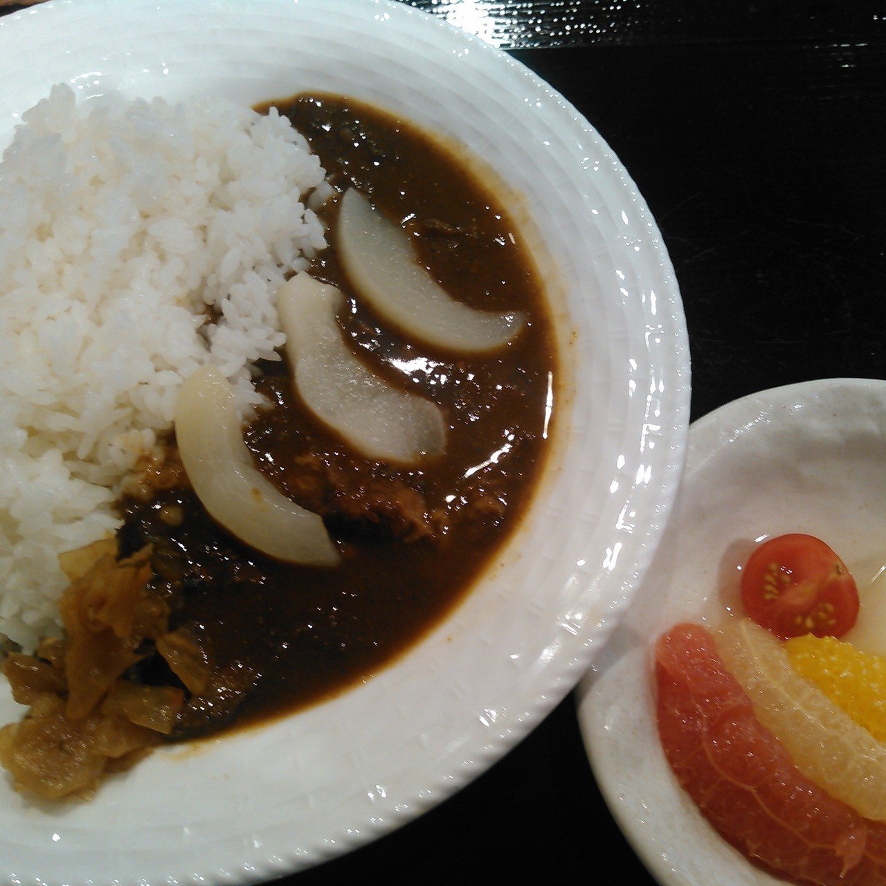 釈迦堂pa にて桃カレー 桃なんの脈絡もなくただ乗ってるだけ 桃の産地だからかと思いきや缶詰っぽいし 桃 カレーにあわない フルーツデザートにトマト入ってるのもポイント はっちぃ 秘密結社ふえがむ総帥 Note