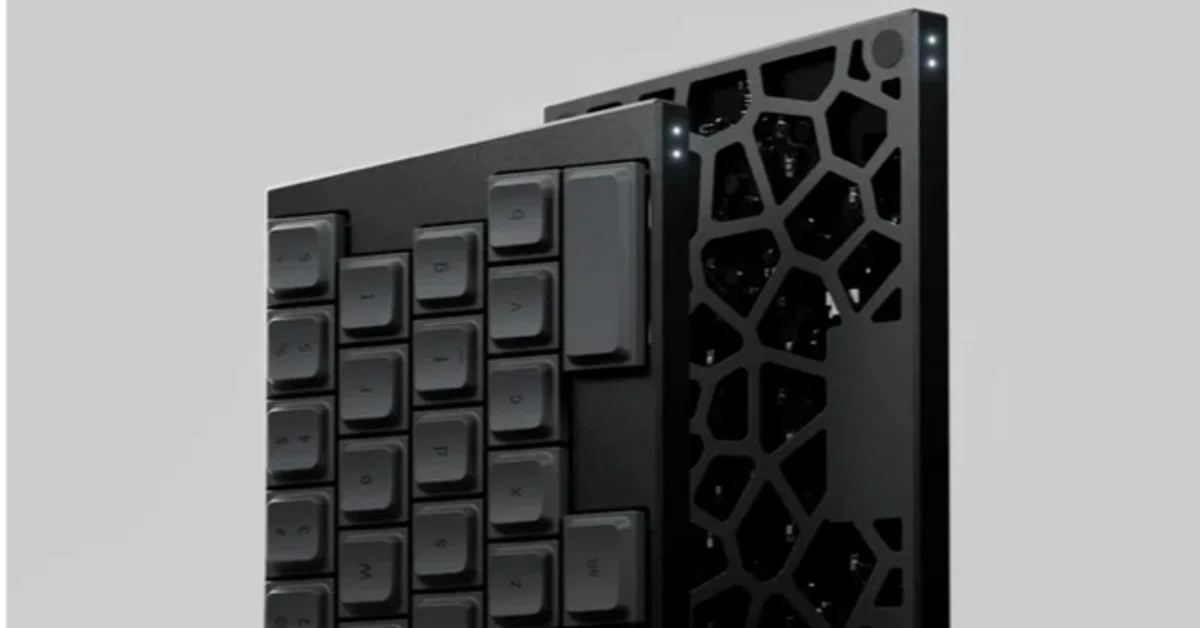 ELIM Elytra ワイヤレス 分離型キーボード 黒本体+専用ケース 気になっていたElimKeys Elytraに、まさかの当選。ブラックの分割