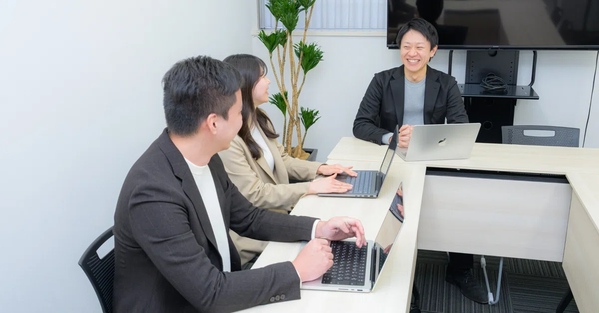 [LIRIS] From no IT industry experience to intangible product sales ...