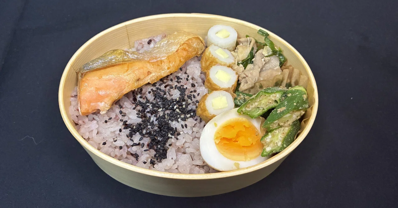 What did I eat today? 2026.10.20 | Grilled salmon and okra with sesame ...