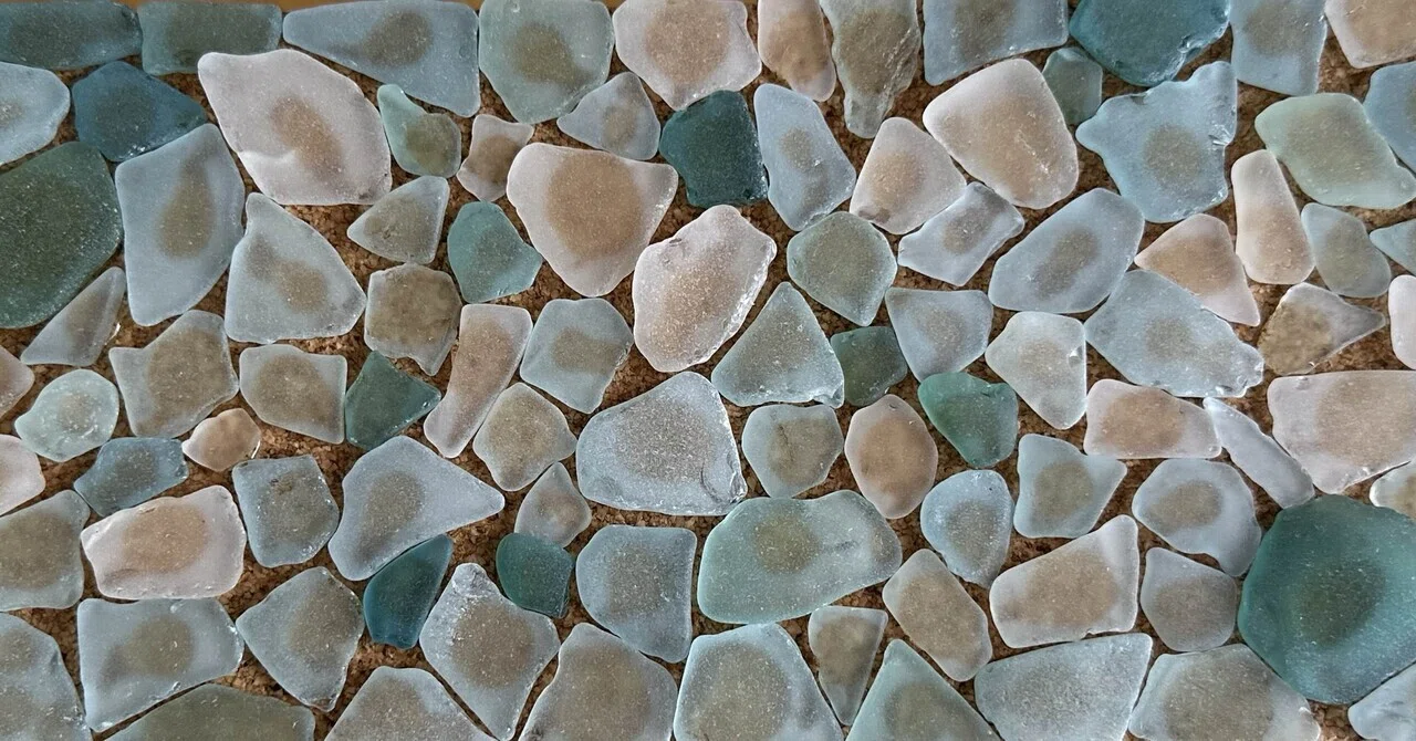 Condiment container for in front of the stove made with sea glass｜mii