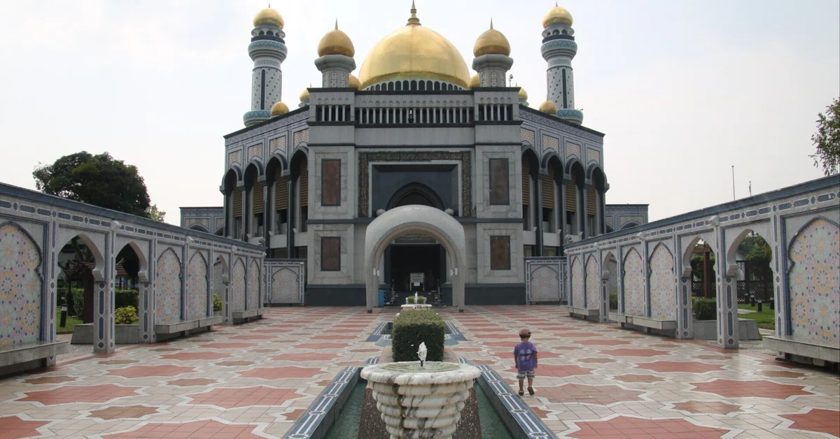 [Traveling Overseas with Kids] SUP, New Mosque, and Returning Home on a ...