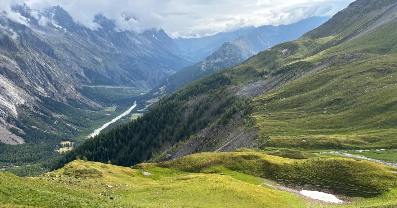 Chamonix Cd 6 Days Walking Half of the Tour du Mont Blanc - Day 5|モコの水遊び