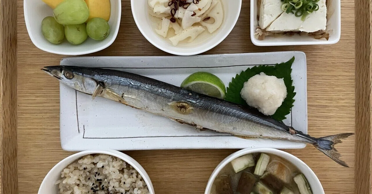 261019 Today's Dinner: Salt-Grilled Pacific Saury, and Lotus Root and ...
