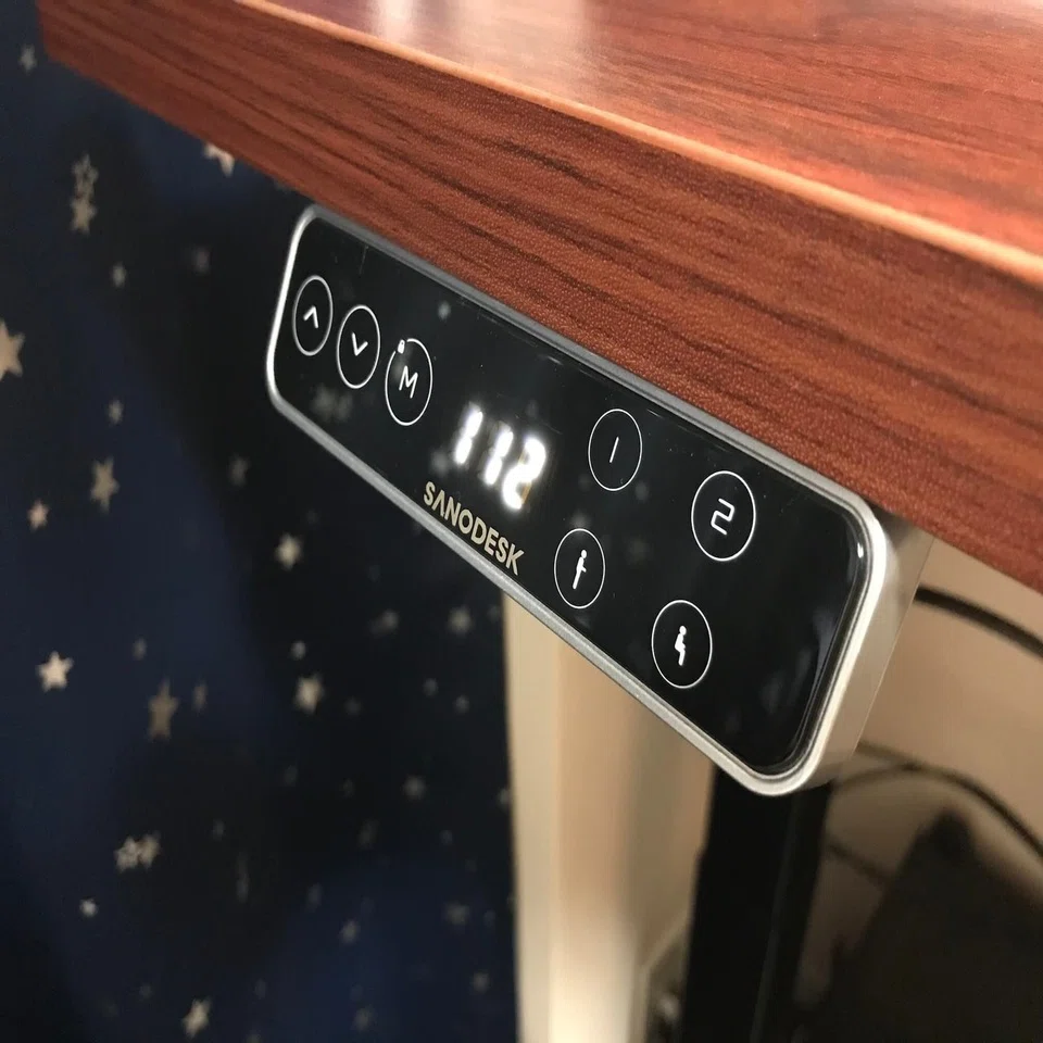 電動昇降式デスク「Sanodesk EJ2」購入2ヶ月後のレビュー｜荻原 和樹 