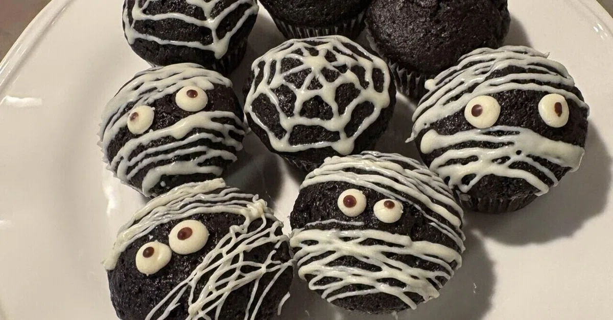 [Recipe] Using Pancake Mix! Halloween Chocolate Mini Muffins🎃🕸｜みぃちゃんと ...