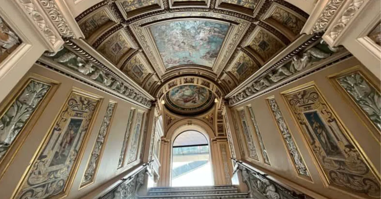 Straw Magazine Reports on London's Massive Free V&A Museum