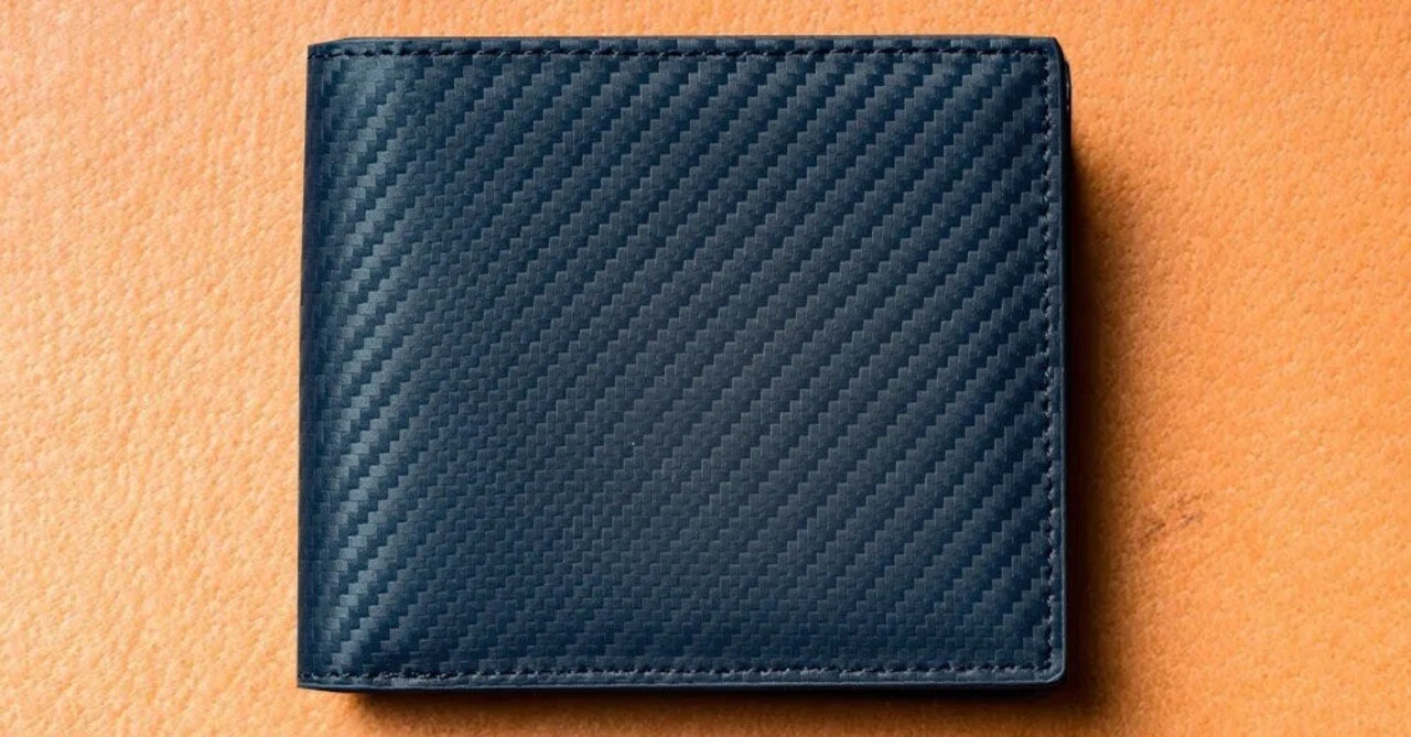 Are MURA wallets different in color from the photos? How navy and camel ...