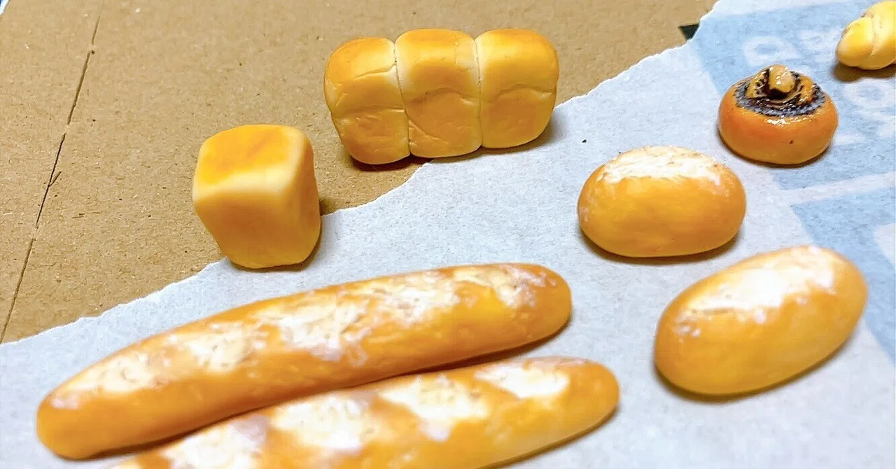 Miniature Bread, First Time Coloring｜ボビーの飼い主