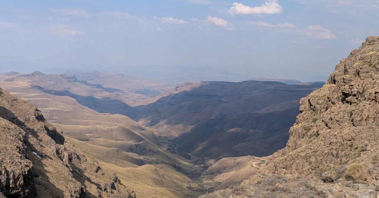 Popo Type Crossing the South Africa-Lesotho Border! The Spectacular Sani Pass ...