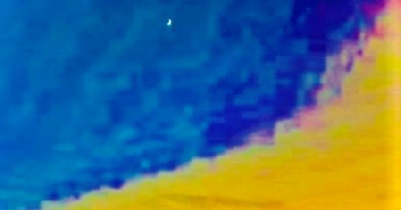 Winter Crescent Moon｜mogas3