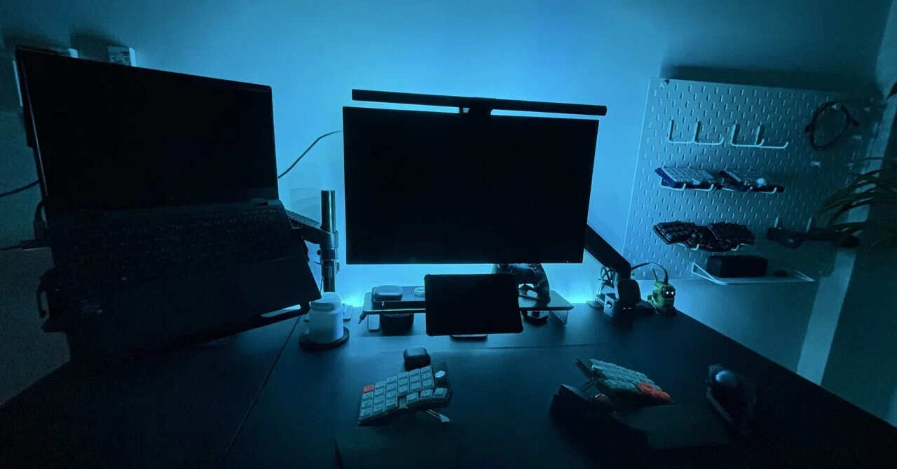 [Desk Setup] The story of installing LED strip lights｜流星ちゃん