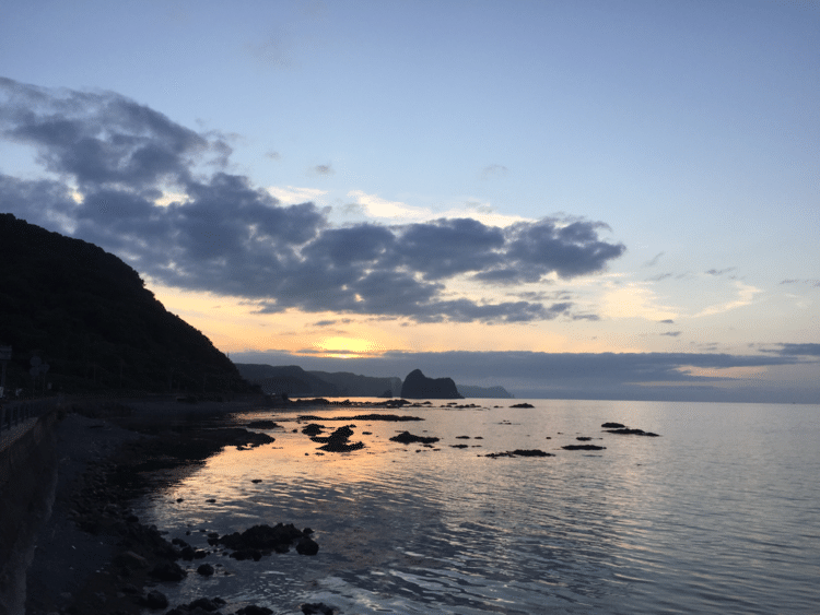 古平に魚釣りに行った帰りの夕陽
ずっとは続かない美しさに息をのみます。