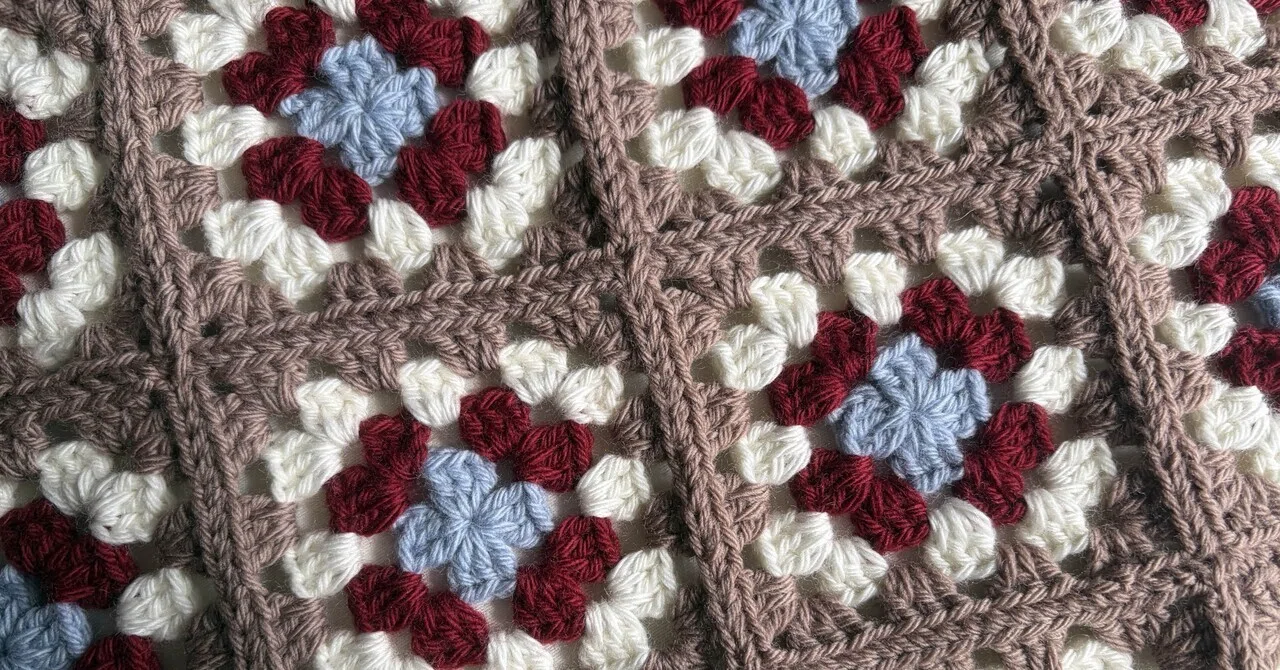 Connecting Granny Squares to Make a Cushion Cover｜琥珀