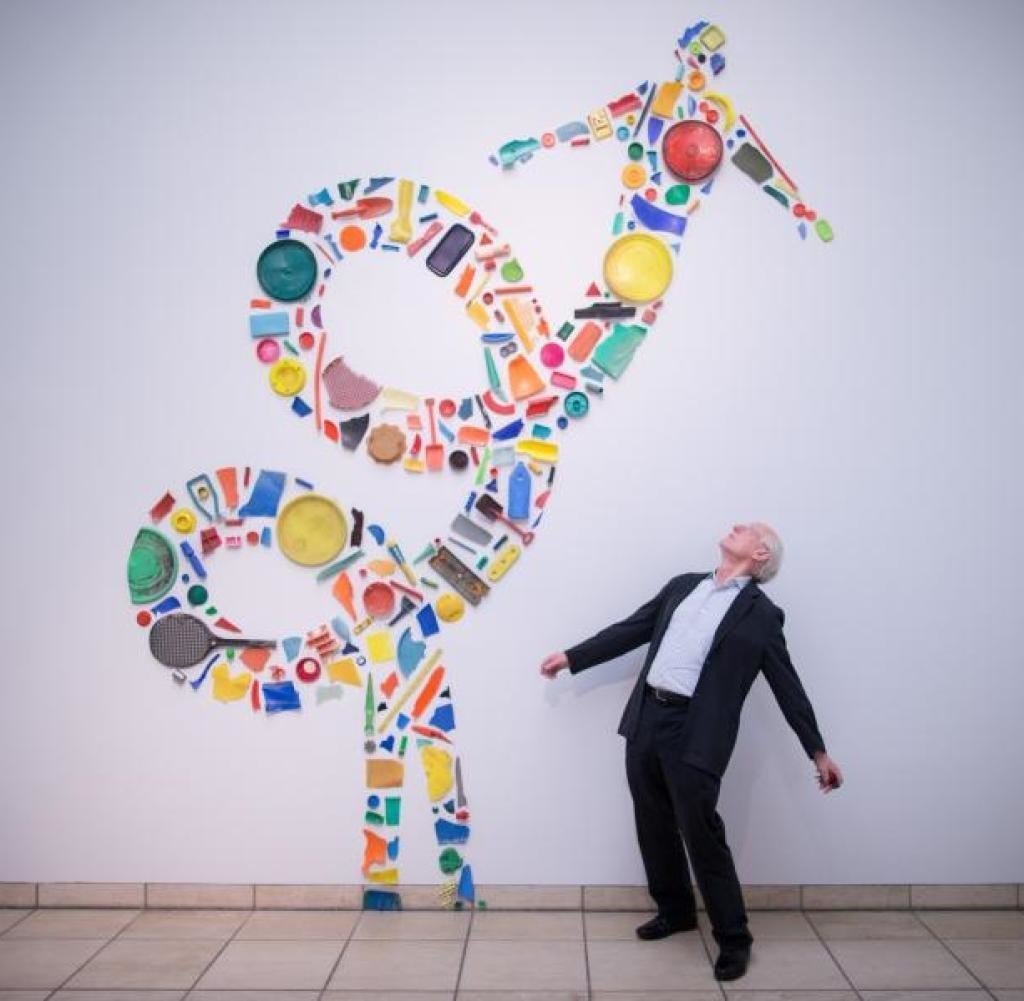 2）トニー・クラッグの視点-凍った動きの瞬間を体現｜artoday - chiaki