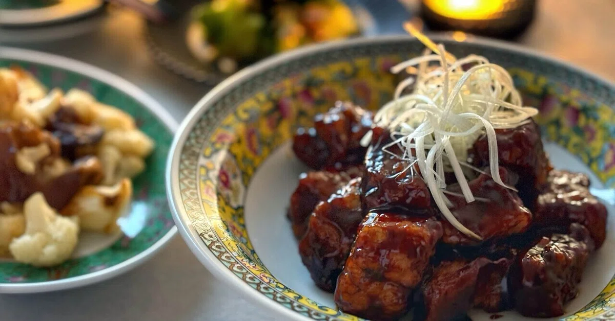 [Cooking] Home-style Chinese meal featuring juicy black vinegar pork｜カオル