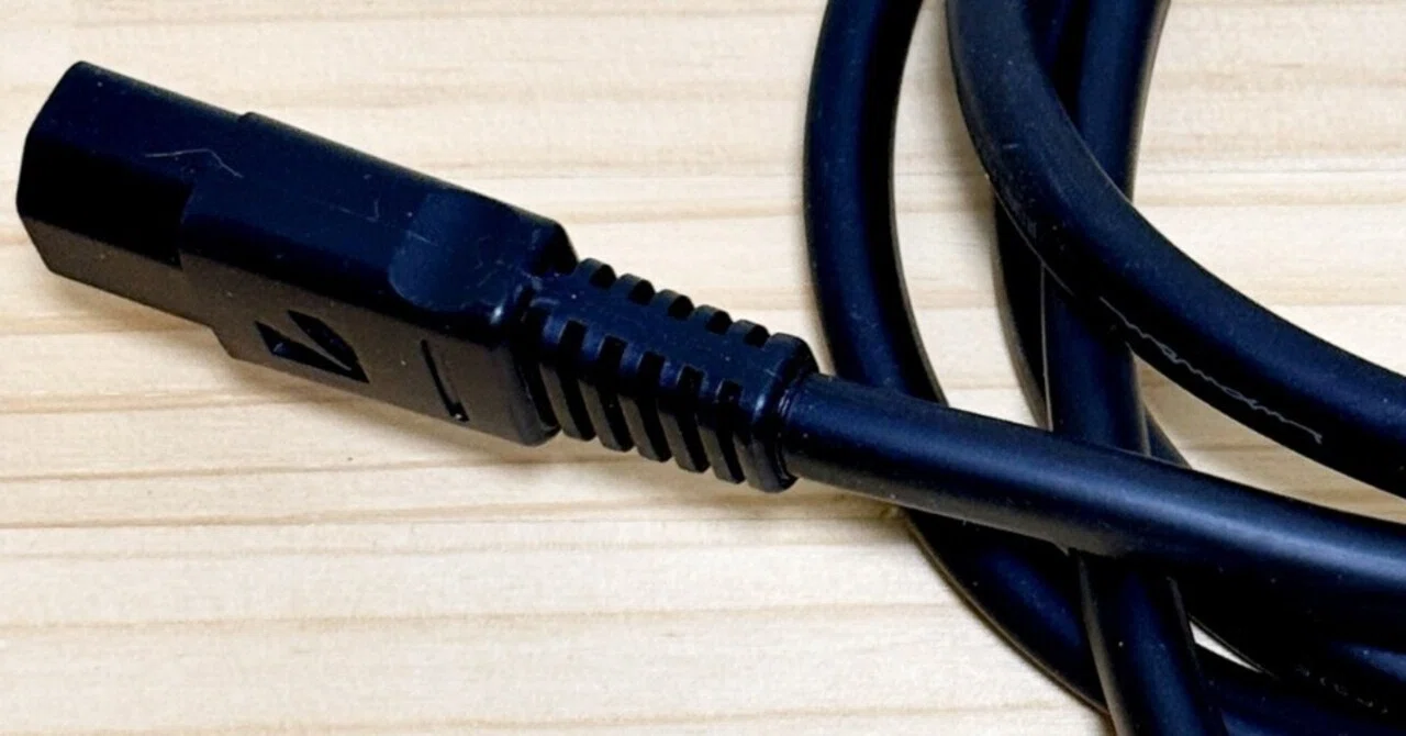 A 7A thin power cord was sufficient for the L-305｜店長のりちゃん