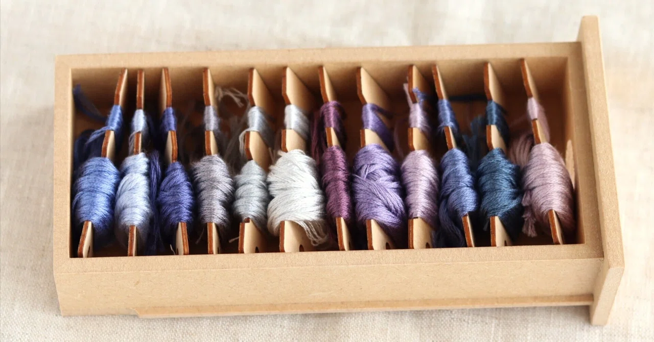 Neatly Organized, Colors Aligned: Embroidery Thread in Drawers｜こぐまの森