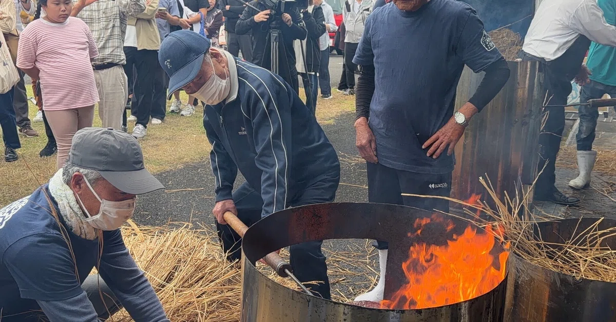 Autumn Flavors Enjoyed Over Straw Flames: Return Bonito in Kuroshio ...