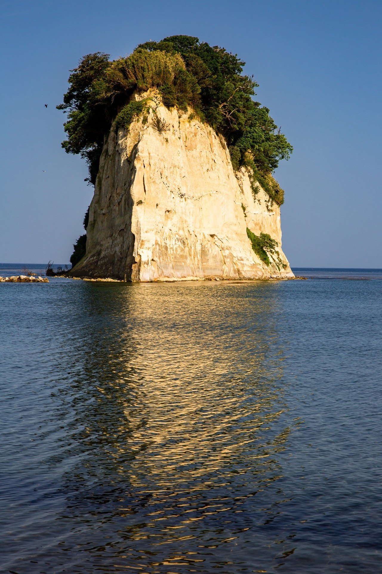 見附島「軍艦島」｜Zenpaku