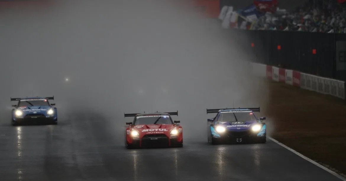 [Organizing Thoughts] The Rainy Aquarium and 'SUPER GT' Pit Work ...