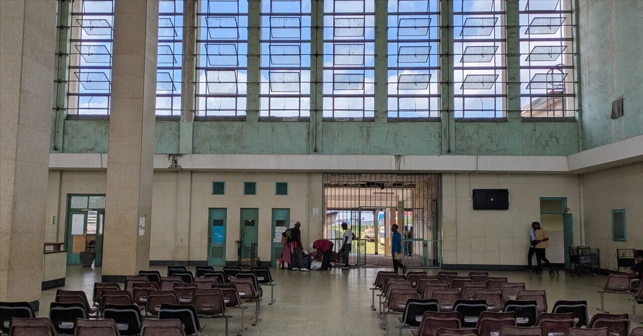 TAZARA Railway delayed. Giving up on the train and booking a flight｜また旅する人
