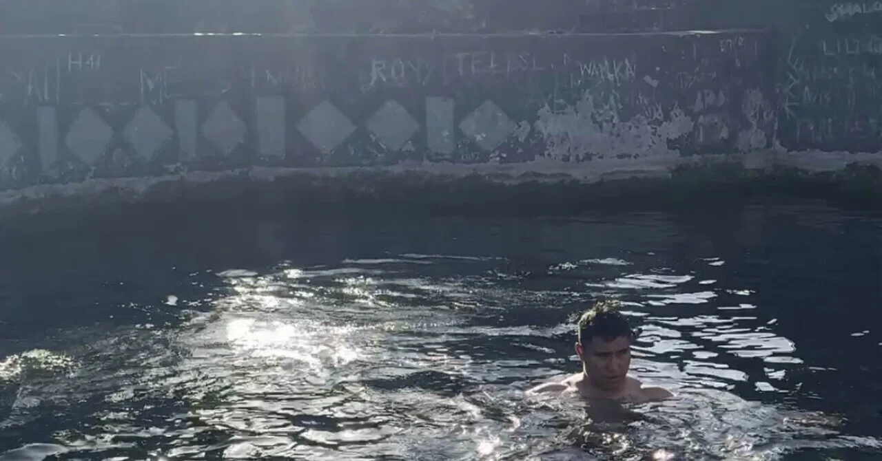 The 6 a.m. practice was in a spring-fed pool.｜サモアの消防署日記