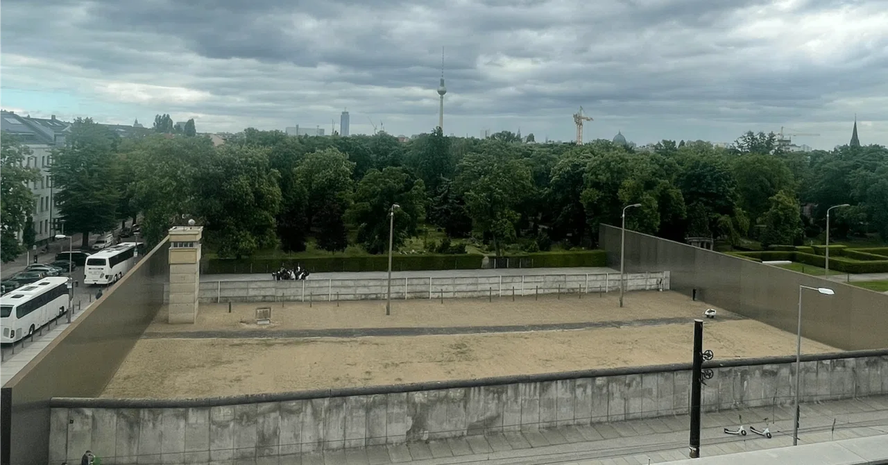There Was a Tunnel for Escape Under the Berlin Wall | Touring Berlin's ...