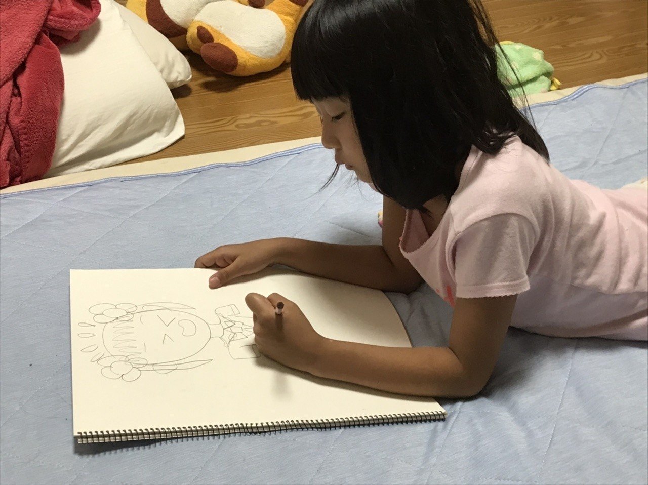 娘のこと 家にいる間 起きてから寝るまでずっと絵を描いている 娘の好きなことだから応援したいし伸ばしてあげたいのだけど 私も妻も絵は得意じゃ ない 故にこれ以上何も教えられない スケッチブックを買って まーじゅさん Note 娘のこと 家にいる間 起きてから寝るまでずっと絵を描いている 娘の好きなことだから応援したいし伸ばしてあげたいのだけど 私も妻も絵は得意じゃ ない 故にこれ以上何も教えられない スケッチブックを買って まーじゅさん Note