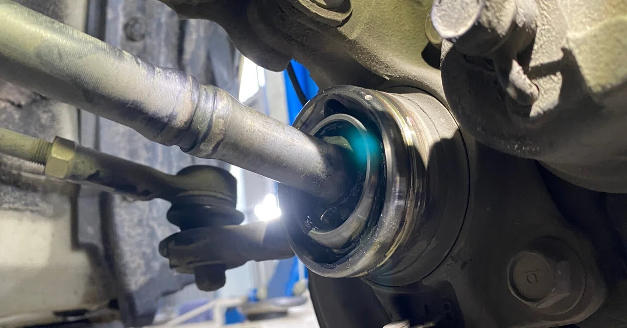 Tips Proceduer Procedure for Replacing Split-Type Drive Shaft Boots|Weekend Garage ...