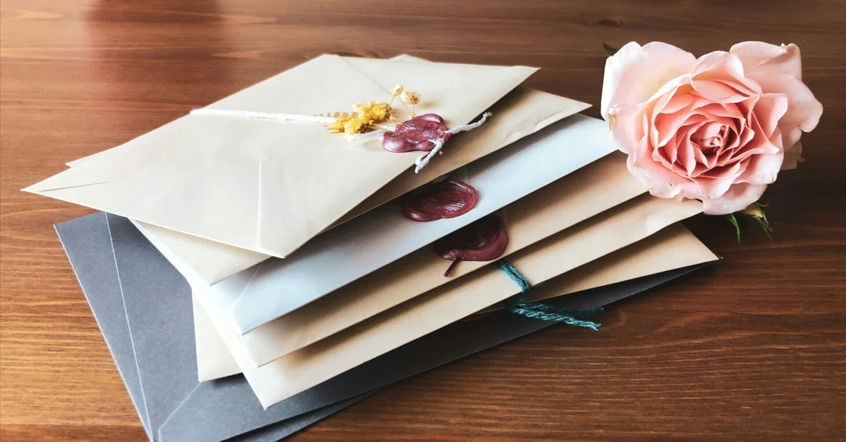 Writing letters in the digital age.｜yurio（ユリオ）