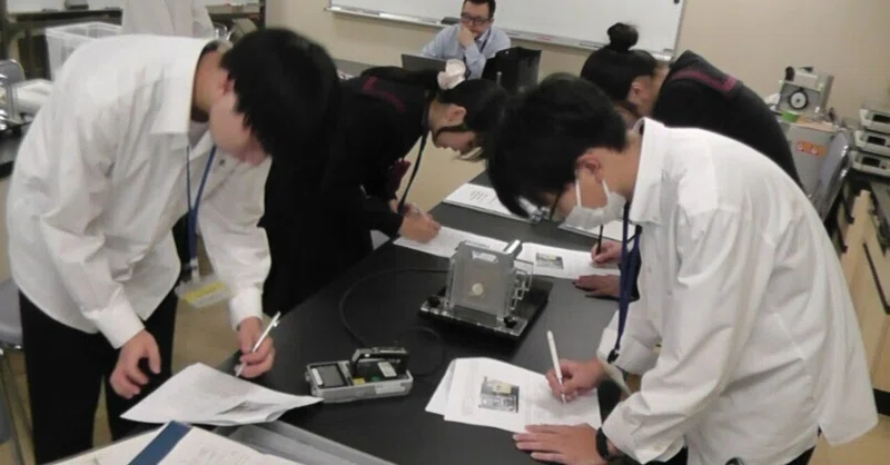 【理論を体験へ！「放射線実験・原子炉見学研修会」がスタートしました】海南高校海南校舎
