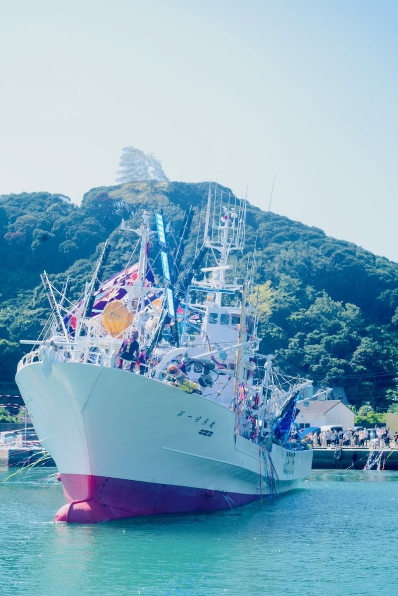 富浦港をあとにする さんま漁船 の勇姿 小林朋子 Tomoko Kobayashi 南房総市地域おこし協力隊 移住交流支援チーム Note 富浦港をあとにする さんま漁船 の勇姿 小林朋子 Tomoko Kobayashi 南房総市地域おこし協力隊 移住交流支援チーム Note