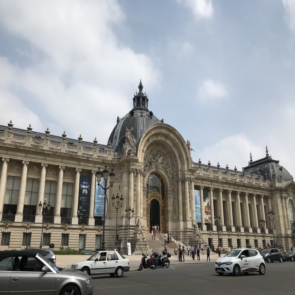 パリコレも開催されるグラン パレの中のレストラン Mini Palais ミニパレ パリ8区 レストラン 村山里美 アラカンdeパリ パリ 在住 58歳から単身パリへ 終わりの人生の始め方 Note