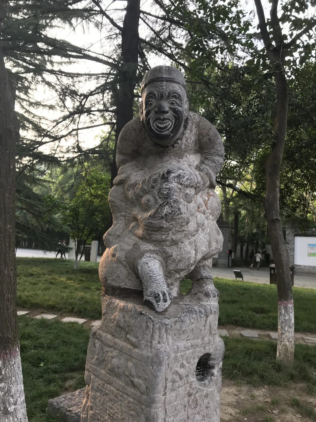 西安博物館のユーモラスな石像｜linanoa
